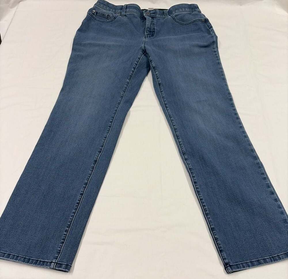 Chico's Fabulously Slimming Short Straight Leg Jeans, Size 4-6
